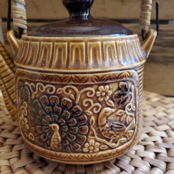 Vintage Ceramic Teapot with Peacock Design - Picture 5 of 5